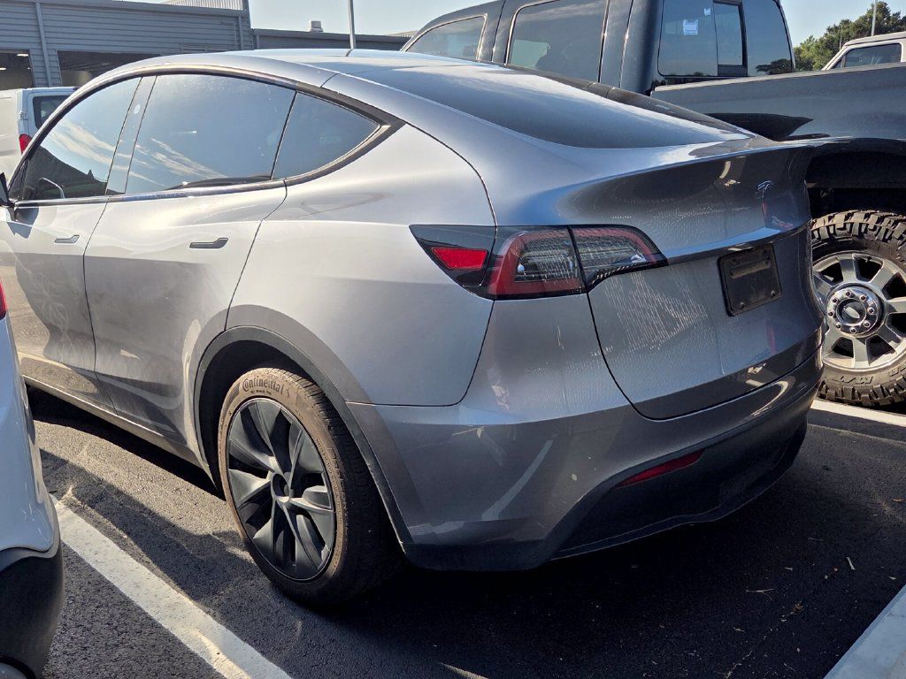 Used 2024 Tesla Model Y 2WD image 4