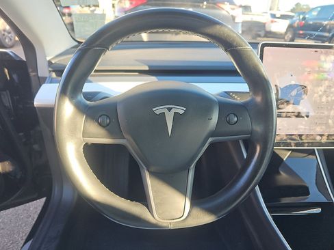 Used 2018 Tesla Model 3 Long Range image 17