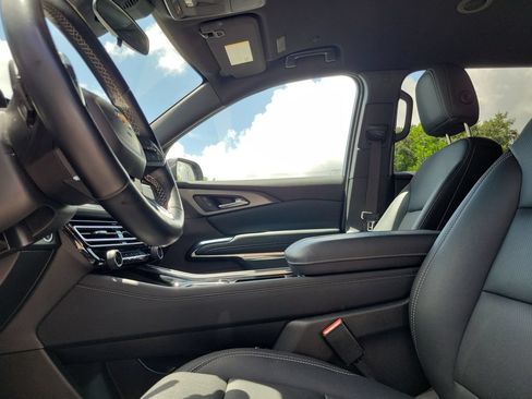 Used 2025 Chevrolet Traverse LT FWD image 26