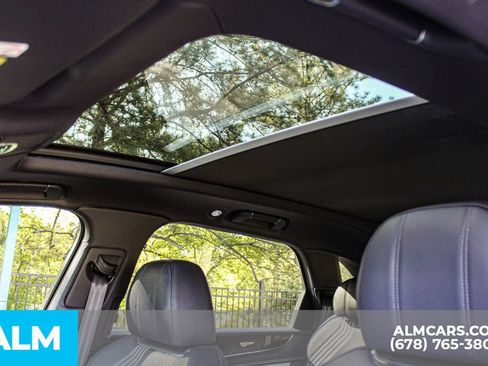 Used 2024 Bentley Bentayga AWD/4WD image 21