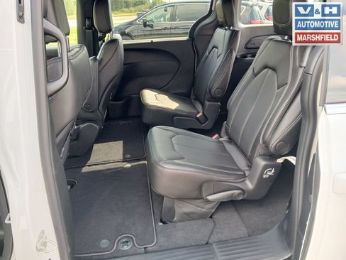 New 2027 Chrysler Pacifica Select w/ Family Tech Group AWD/4WD image 28