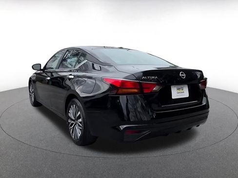 Used 2025 Nissan Altima 2.5 SV image 11