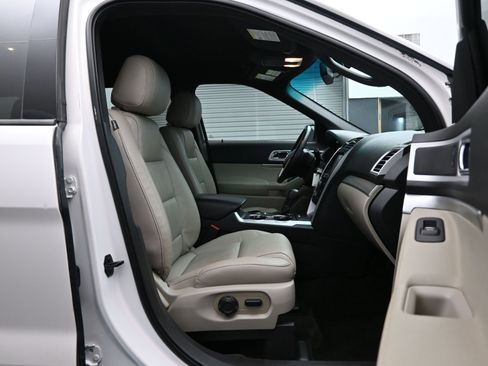 Used 2015 Ford Explorer XLT w/ Equipment Group 202A image 13