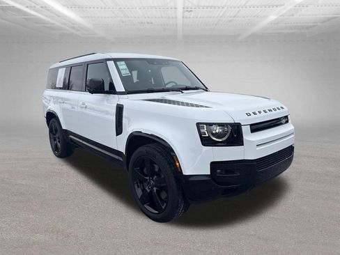 Used 2025 Land Rover Defender 130 X-Dynamic SE AWD/4WD image 5