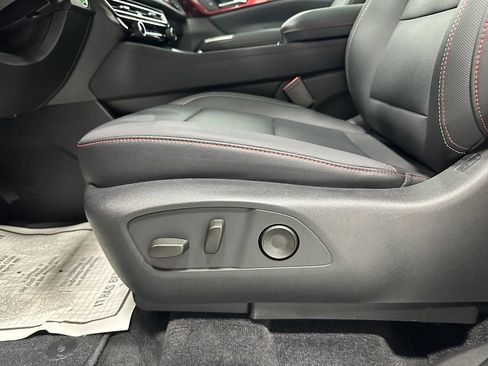 Used 2025 Chevrolet Traverse Z71 w/ Driver Confidence Package AWD/4WD image 12