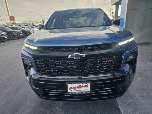 Used 2025 Chevrolet Traverse RS image 8