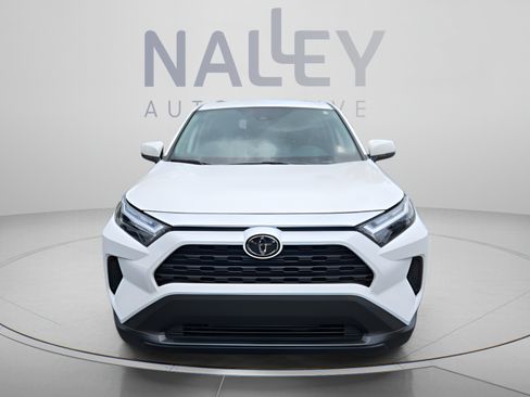 Used 2024 Toyota RAV4 LE AWD/4WD image 8