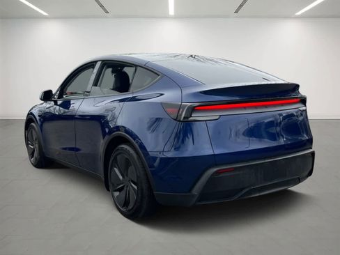 Used 2026 Tesla Model Y 2WD image 4