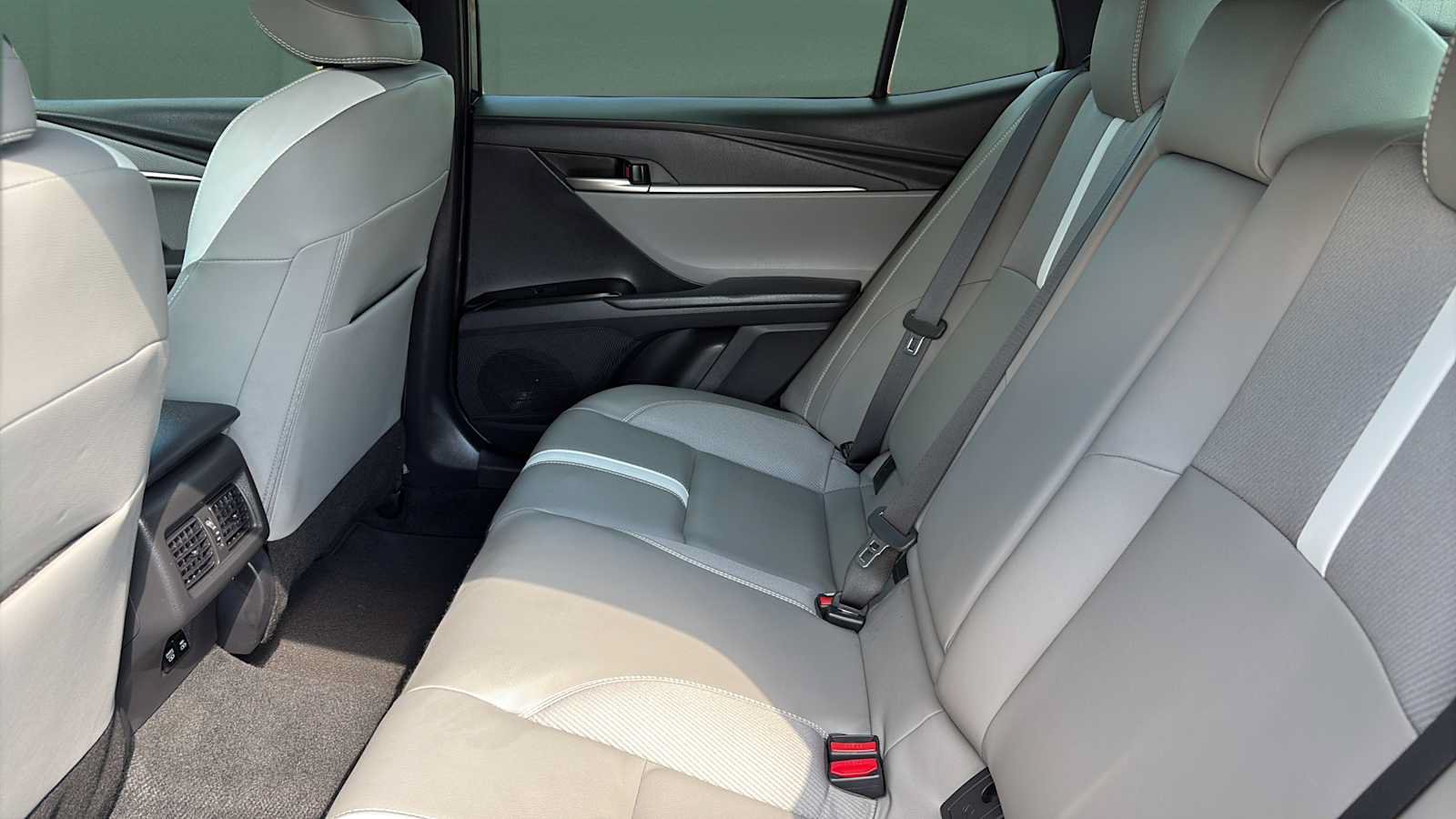 Used 2025 Toyota Camry SE FWD image 18