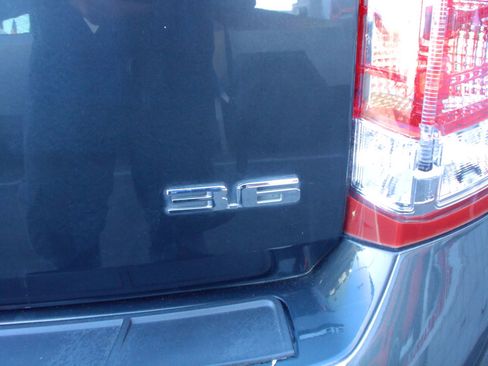 Used 2016 Cadillac SRX Performance w/ Midnight Edition Package FWD image 9