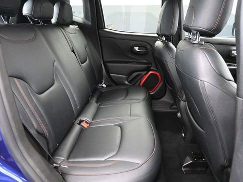 Used 2018 Jeep Renegade Trailhawk w/ Cold Weather Group II AWD/4WD image 34