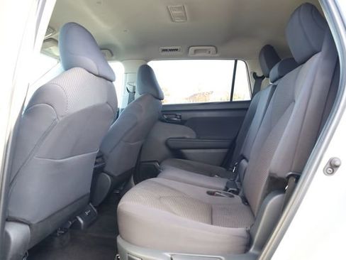 Used 2024 Toyota Highlander LE image 22