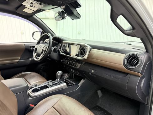 Used 2018 Toyota Tacoma Limited AWD/4WD image 14