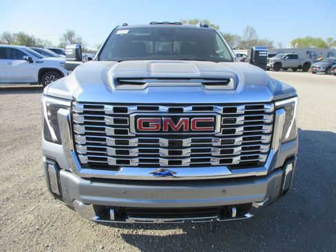 New 2026 GMC Sierra 3500 Denali w/ Denali Reserve Package AWD/4WD image 12