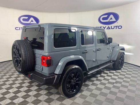 Used 2024 Jeep Wrangler Unlimited Sahara w/ Dual Top Group AWD/4WD image 3