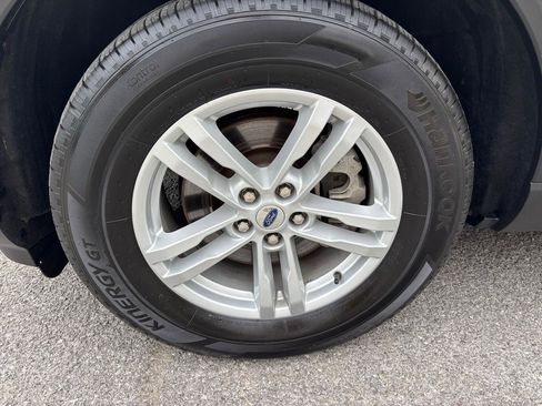 Used 2023 Ford Explorer XLT w/ Equipment Group 202A image 8