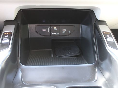 Certified 2024 Kia Sorento S w/ Panoramic Sunroof Package FWD image 38