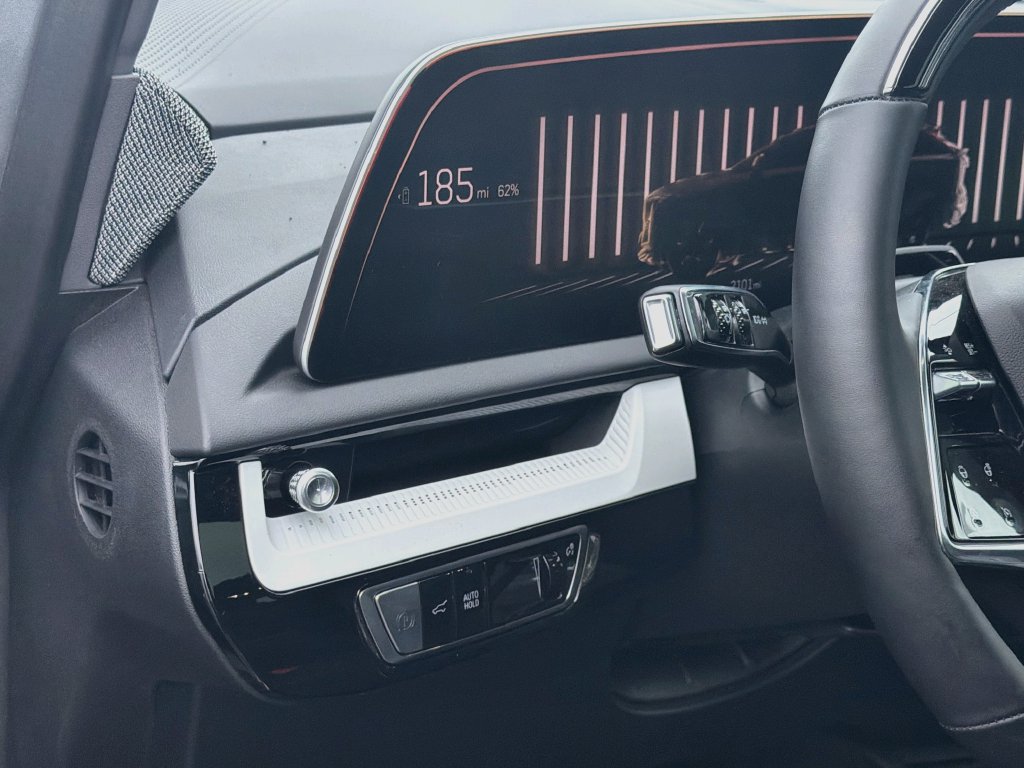 Certified 2025 Cadillac Optiq Luxury 2 AWD/4WD image 10