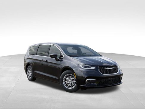 New 2026 Chrysler Pacifica Select image 5