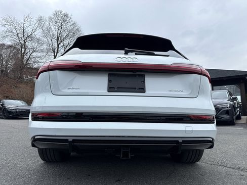 Used 2022 Audi e-tron Premium w/ Convenience Plus Package image 15