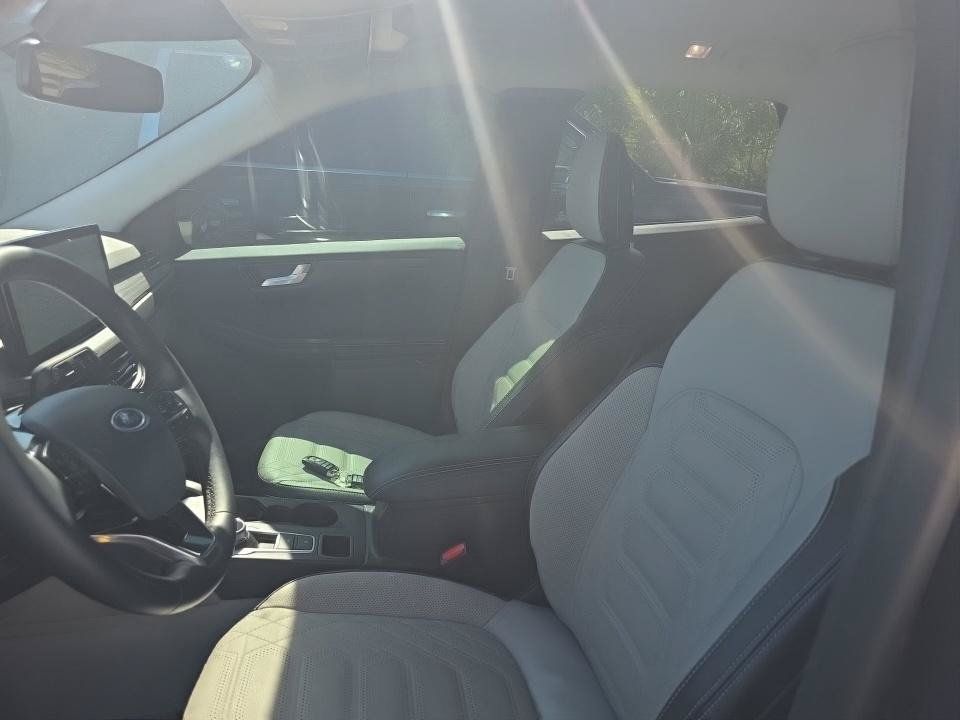 Used 2023 Ford Escape Platinum w/ Premium Technology Package AWD/4WD image 5