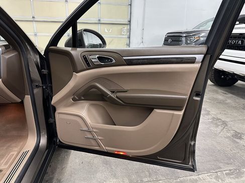 Used 2013 Porsche Cayenne Diesel AWD/4WD image 40