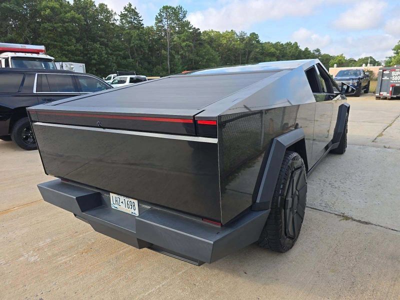 Used 2024 Tesla Cybertruck AWD Crew Cab image 2