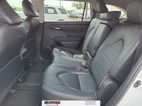 Used 2023 Toyota Highlander XLE FWD image 14