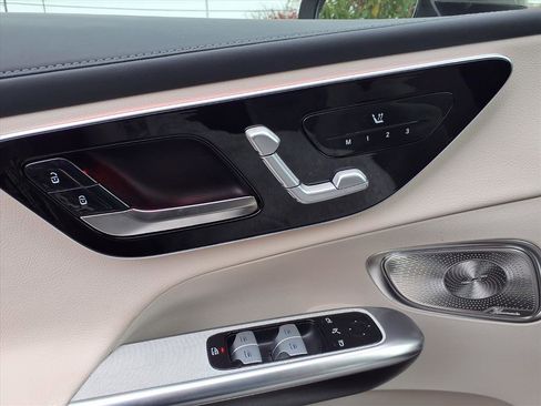 Used 2024 Mercedes-Benz GLC 300 4MATIC image 20