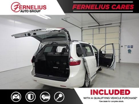 Used 2017 Toyota Sienna Limited Premium image 11
