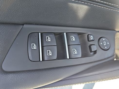 Used 2023 BMW 540i w/ M Sport Package image 28