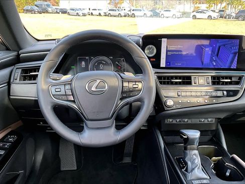 Used 2023 Lexus ES 300h w/ Premium Package image 5