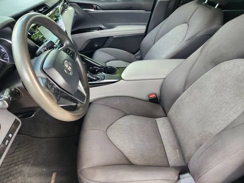 Used 2018 Toyota Camry LE FWD image 13