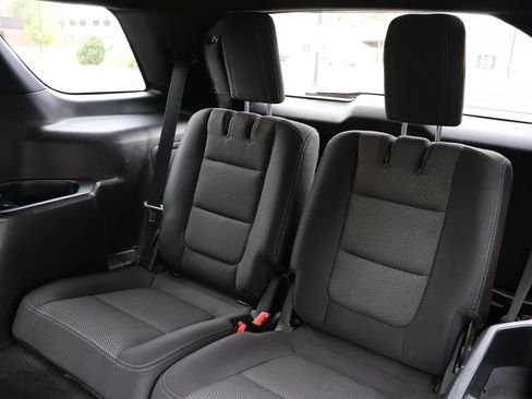 Used 2018 Ford Explorer XLT AWD/4WD image 21