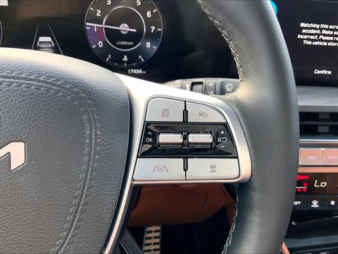Used 2025 Kia Telluride SX Prestige X-Pro AWD/4WD image 23
