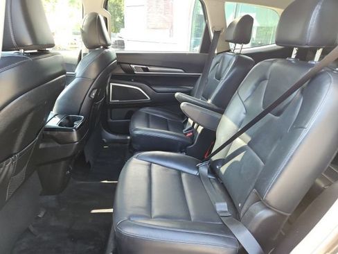 Used 2020 Kia Telluride S FWD image 40