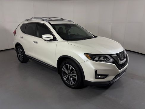 Used 2017 Nissan Rogue SL w/ SL Premium Package image 2