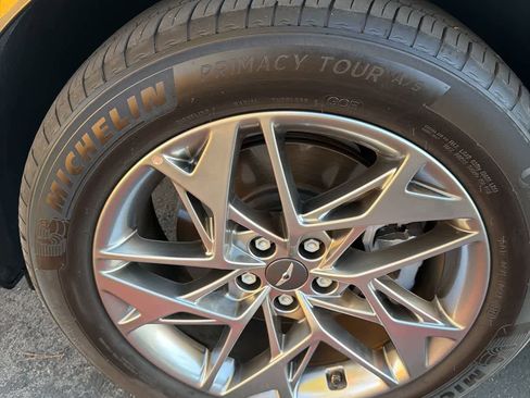 Used 2022 Genesis GV70 2.5T w/ Advanced Package image 8