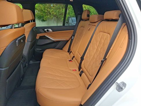 Used 2024 BMW X5 xDrive40i w/ M Sport Package AWD/4WD image 8