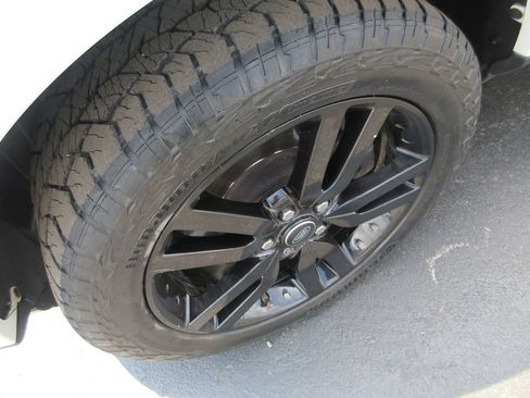 Used 2016 Land Rover LR4 HSE Silver Edition AWD/4WD image 13