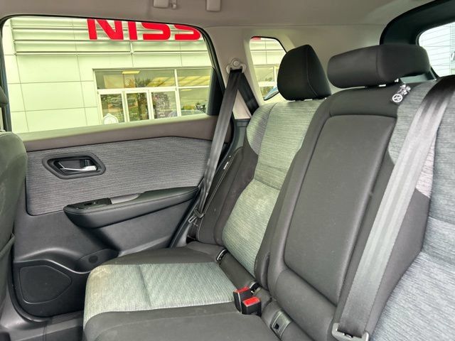 Used 2023 Nissan Rogue SV AWD/4WD image 18