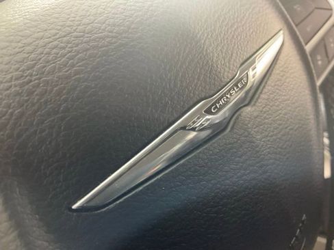 Used 2022 Chrysler Pacifica Touring-L image 53