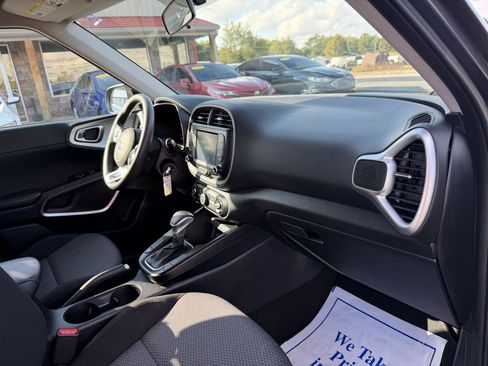 Used 2021 Kia Soul LX FWD image 21
