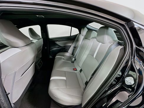 Used 2025 Toyota Camry SE image 24