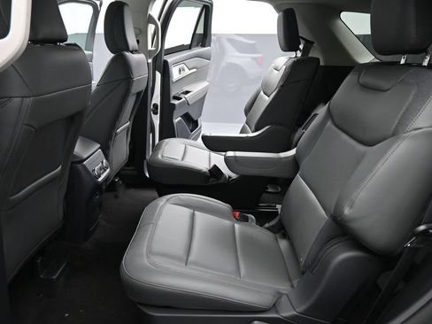 Used 2025 Ford Explorer Active RWD image 18