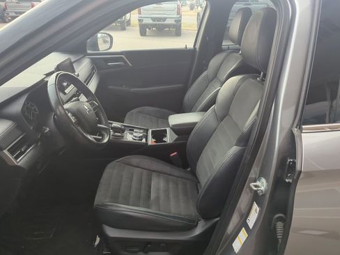 Used 2022 Mitsubishi Outlander SE image 33