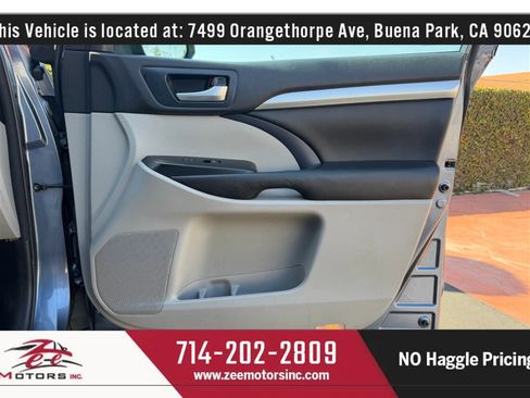 Used 2018 Toyota Highlander XLE w/ Carpet Mat Package (TMS) image 24