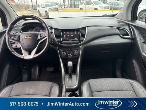 Used 2020 Chevrolet Trax LT w/ LT Convenience Package image 17