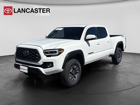 Certified 2023 Toyota Tacoma TRD Off-Road AWD/4WD image 3