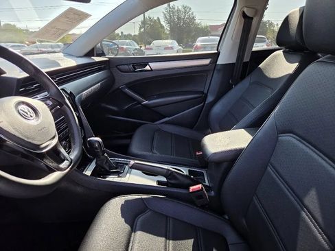 Used 2021 Volkswagen Passat 2.0T SE FWD image 14